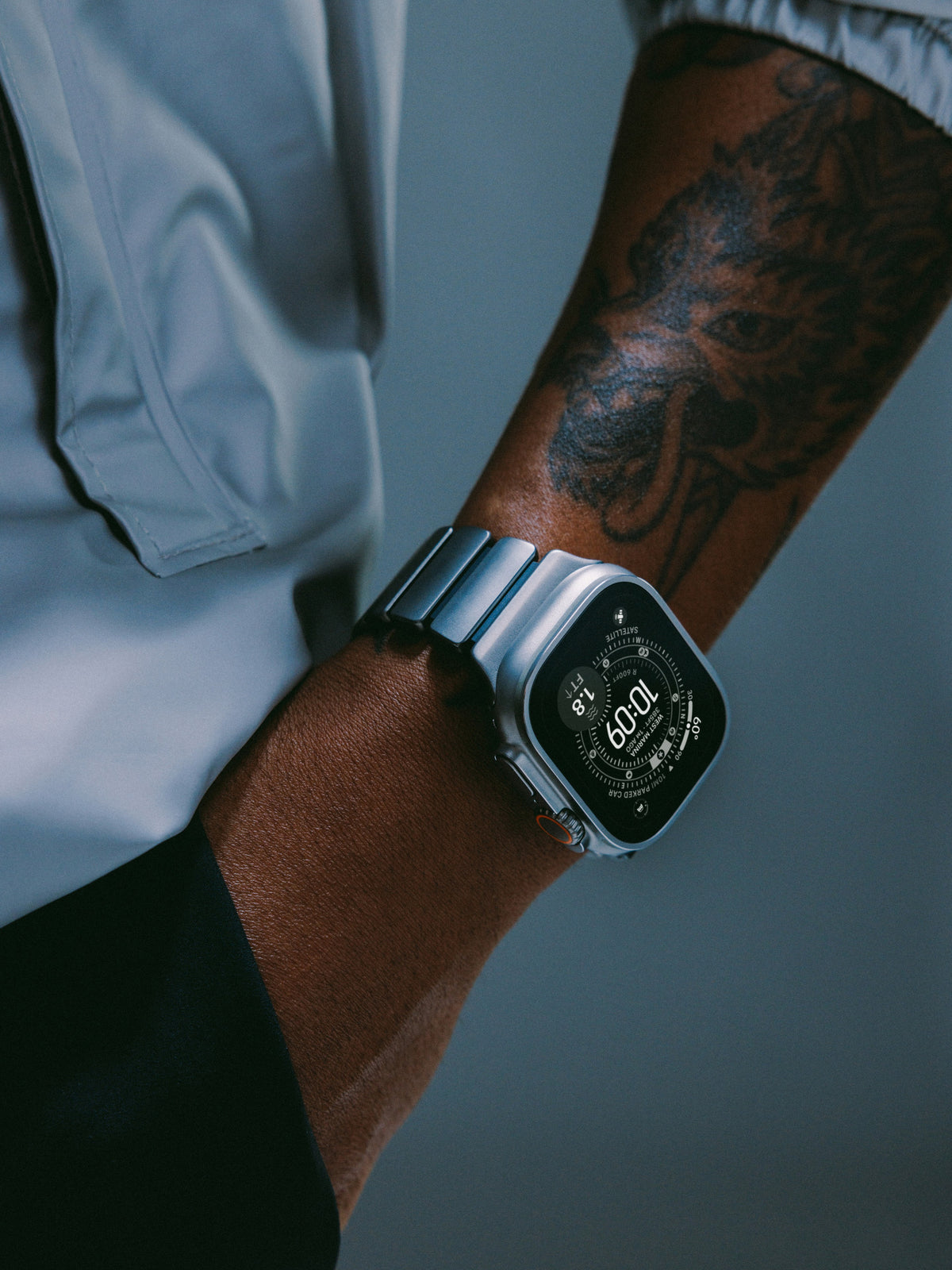 Nomad Stratos Band - 49mm - Natural Titanium - Black